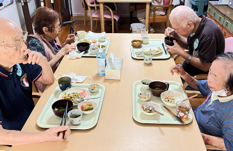昼食・口腔ケア